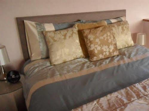 Bank Cottage B&B Newport  Buitenkant foto